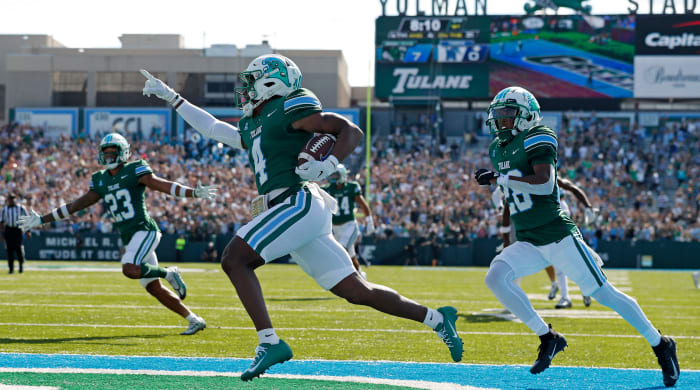 Tulane football players celebrate after a kickoff return for a touchdown vs. Memphis.